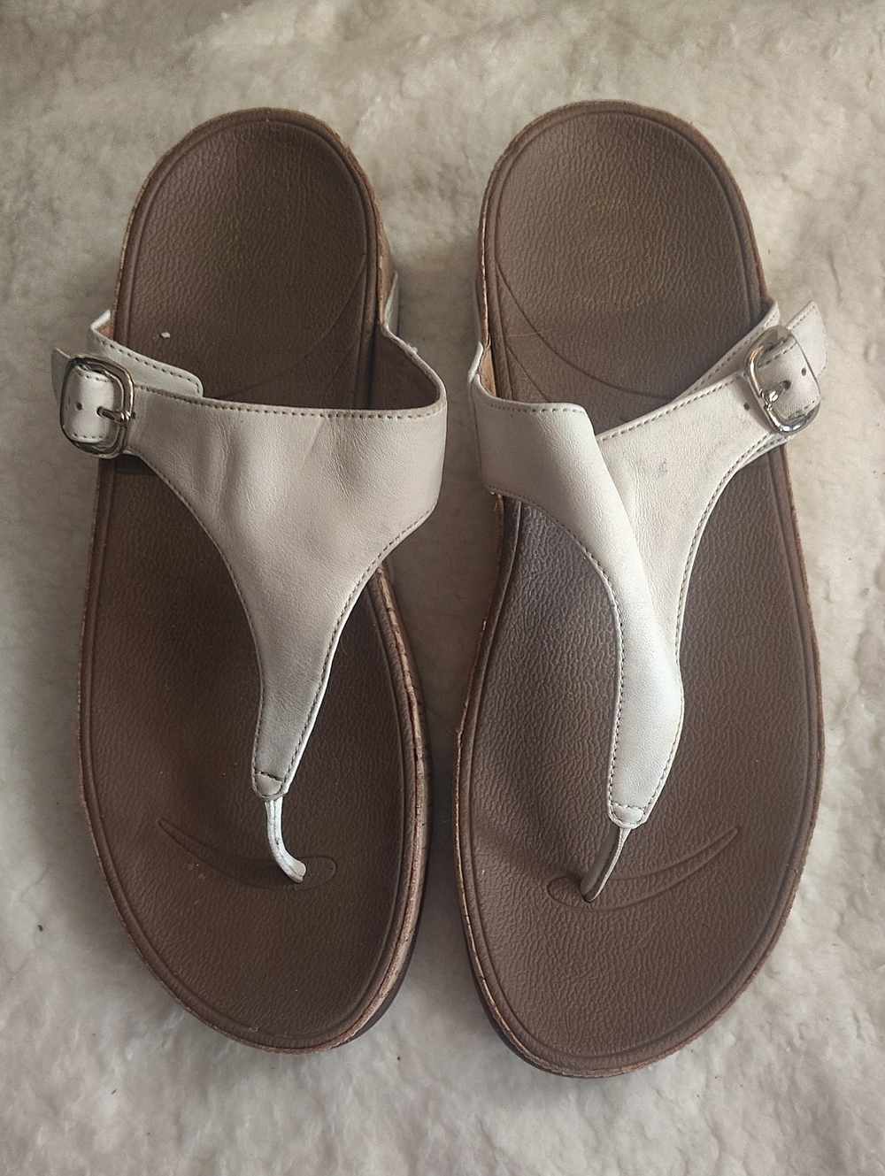 Women’s White Leather Thong Sandals - Cushioned Brown Footbed